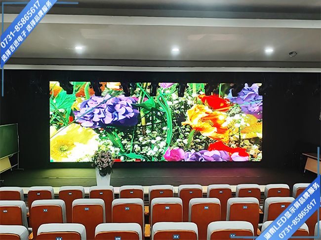 株洲石峰區某小學報告廳舞臺LED顯示屏